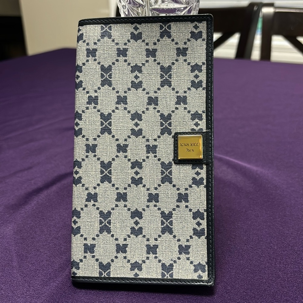 Nina Ricci wallet